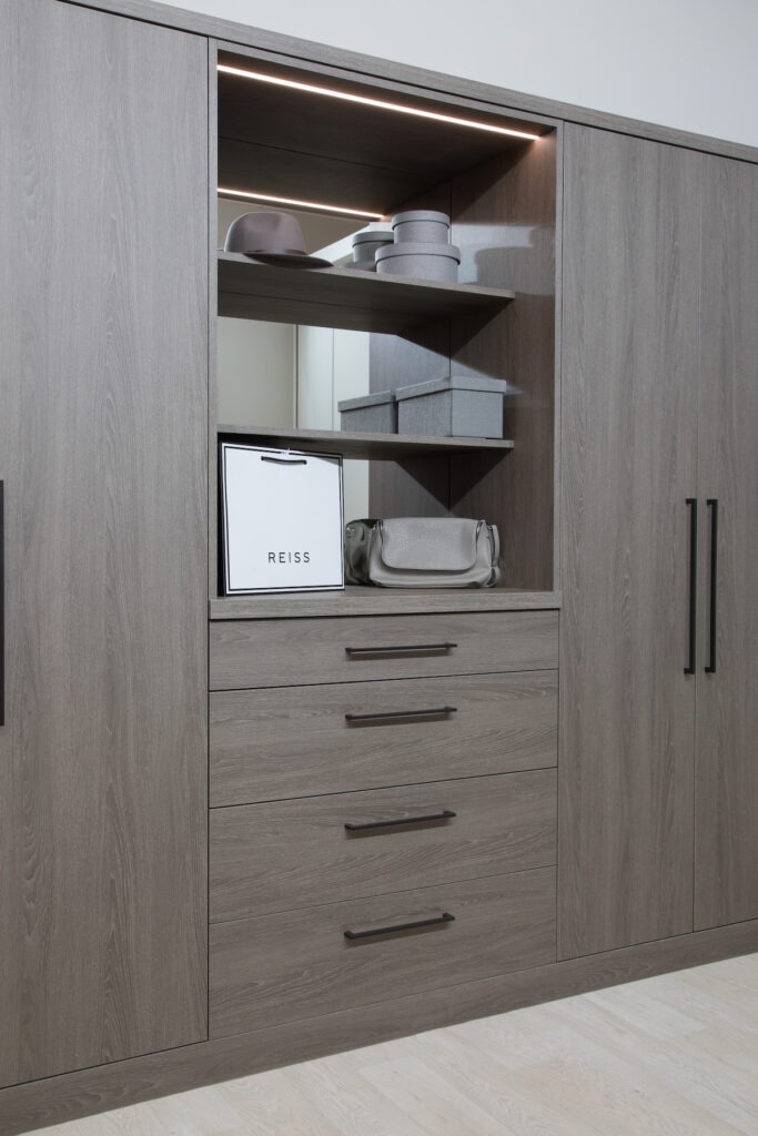 Feature Shelves
