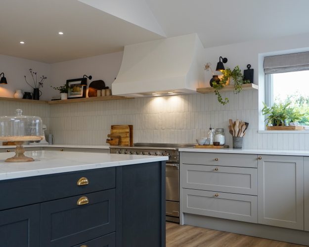 Light and airy modern shaker kitchen with feature shelving
